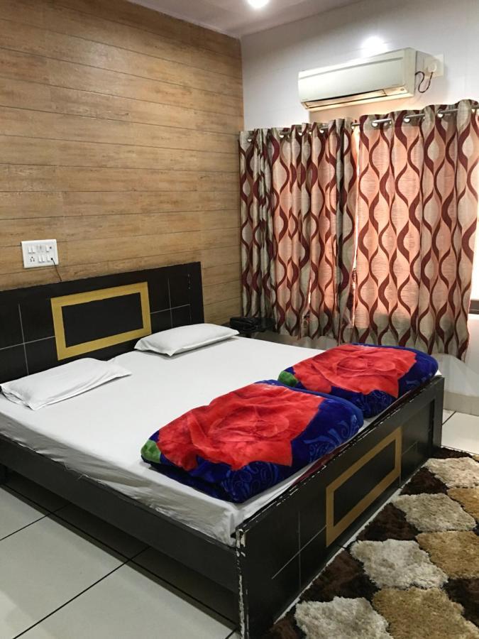 Hotel Natraj Bulandshahr Zewnętrze zdjęcie